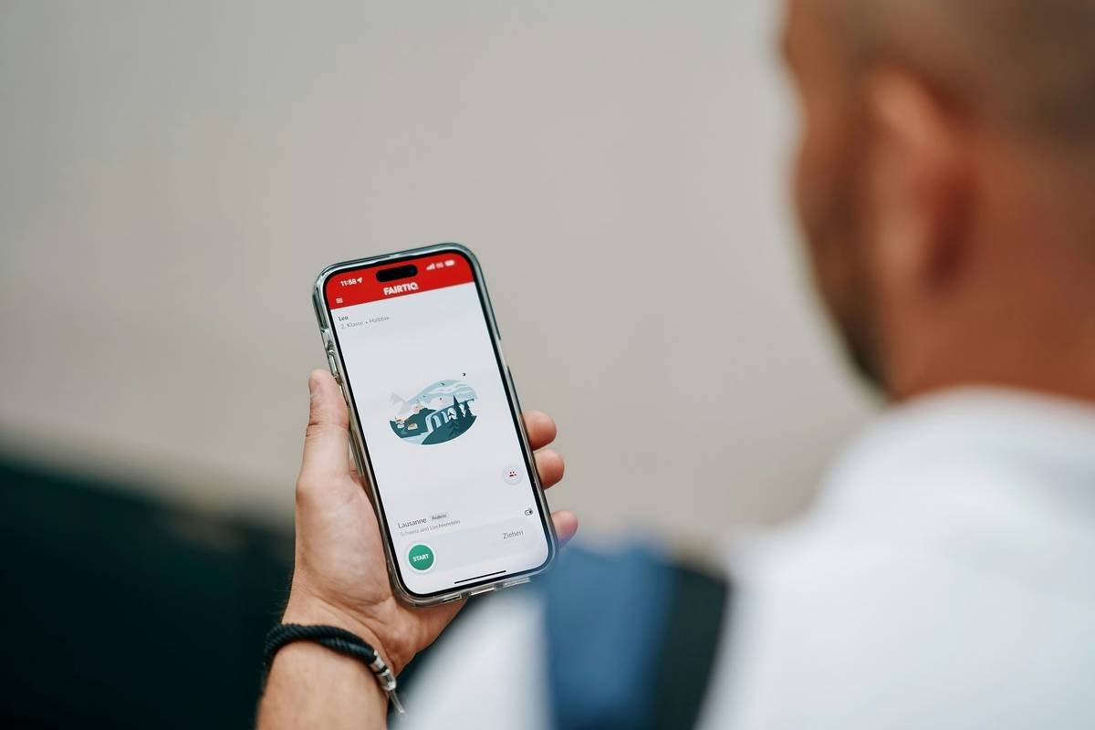 Comparison chart of 5 leading Crash Insurance Apps showing coverage limits, daily cost, and included protections like third-party liability and personal injury
