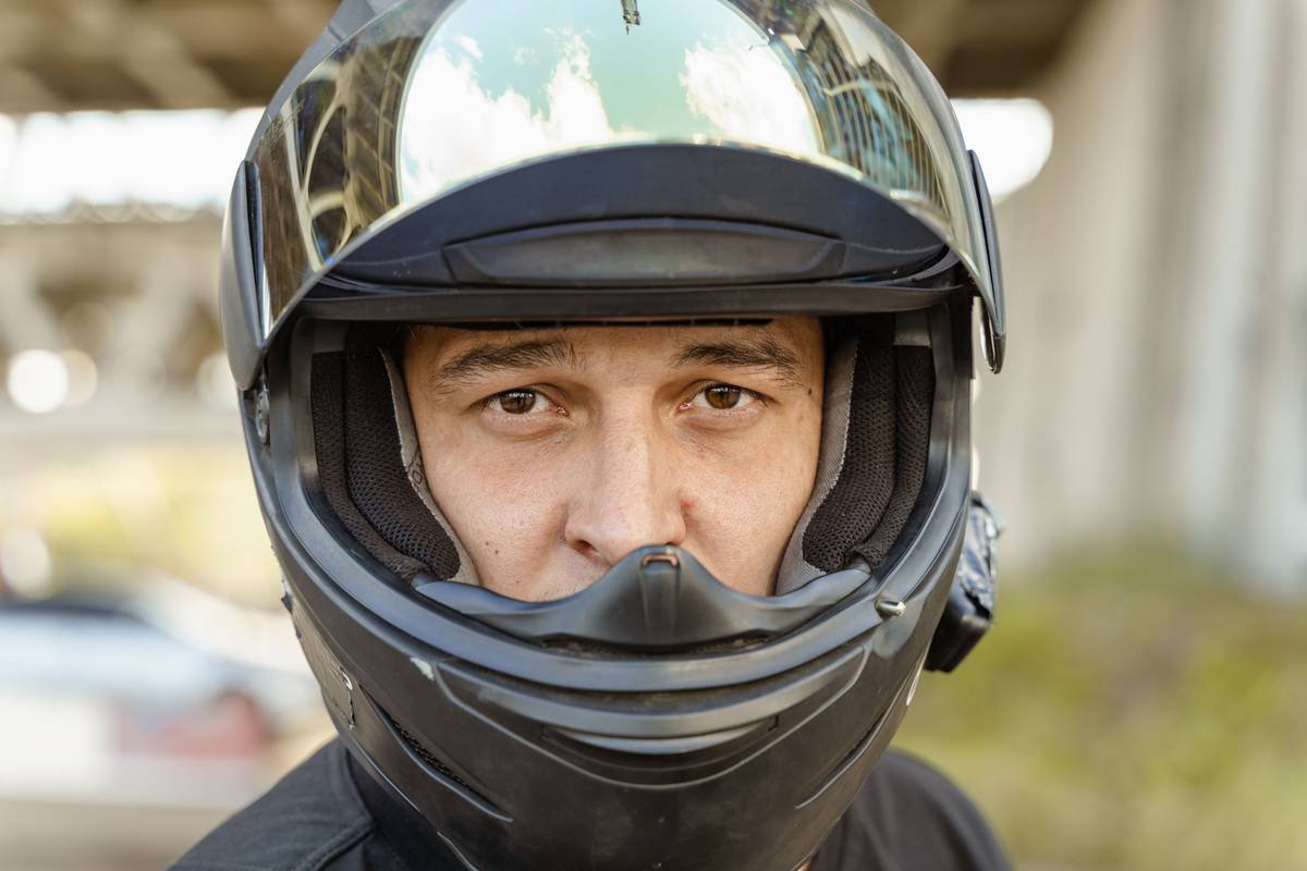 Comparison chart showing standard travel insurance vs. specialized motorcycle rental insurance coverage limits for theft, liability, and medical expenses